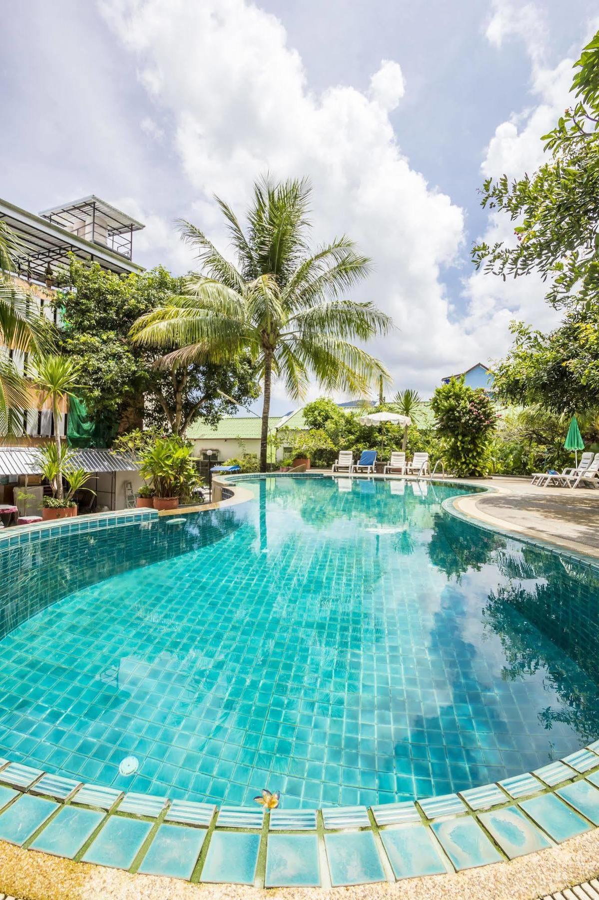 Baan Lukkan Patong Resort Phuket Exterior photo
